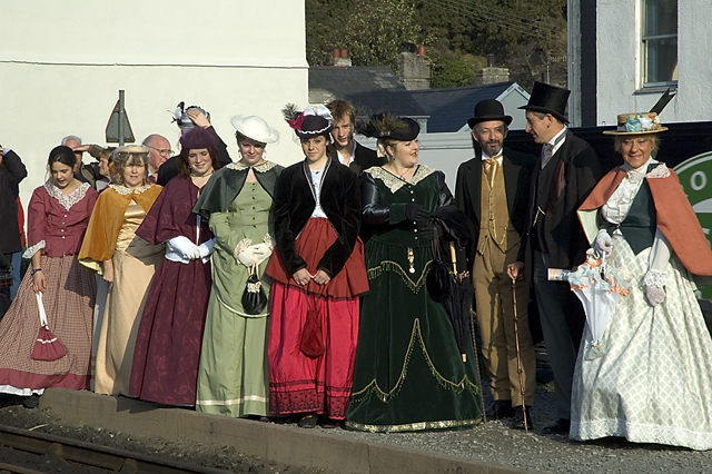 Always a key part of the FR's vintage experience - authentic period costumes sported by a variety of characters. Something to look forward to in October 2010...